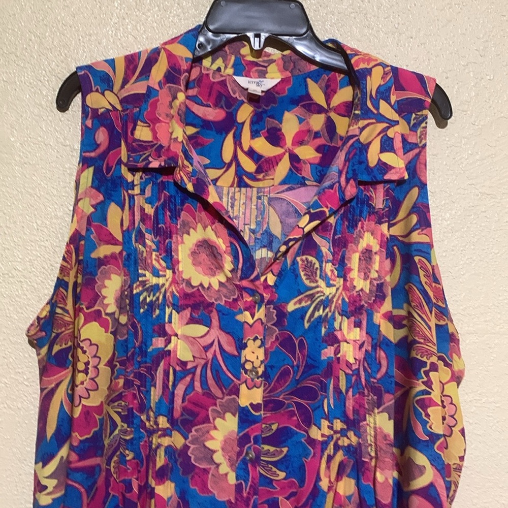Terra & Sky Top 2X Blue Pink Yellow Floral Sleeveless Front Buttons Viscose - Picture 3 of 16